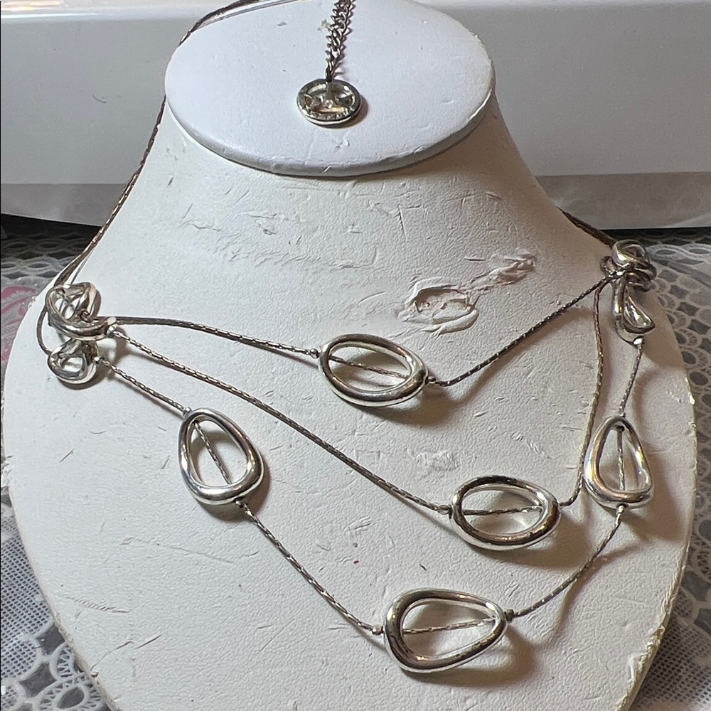 Elegant Silver Necklace with Geometric Accents